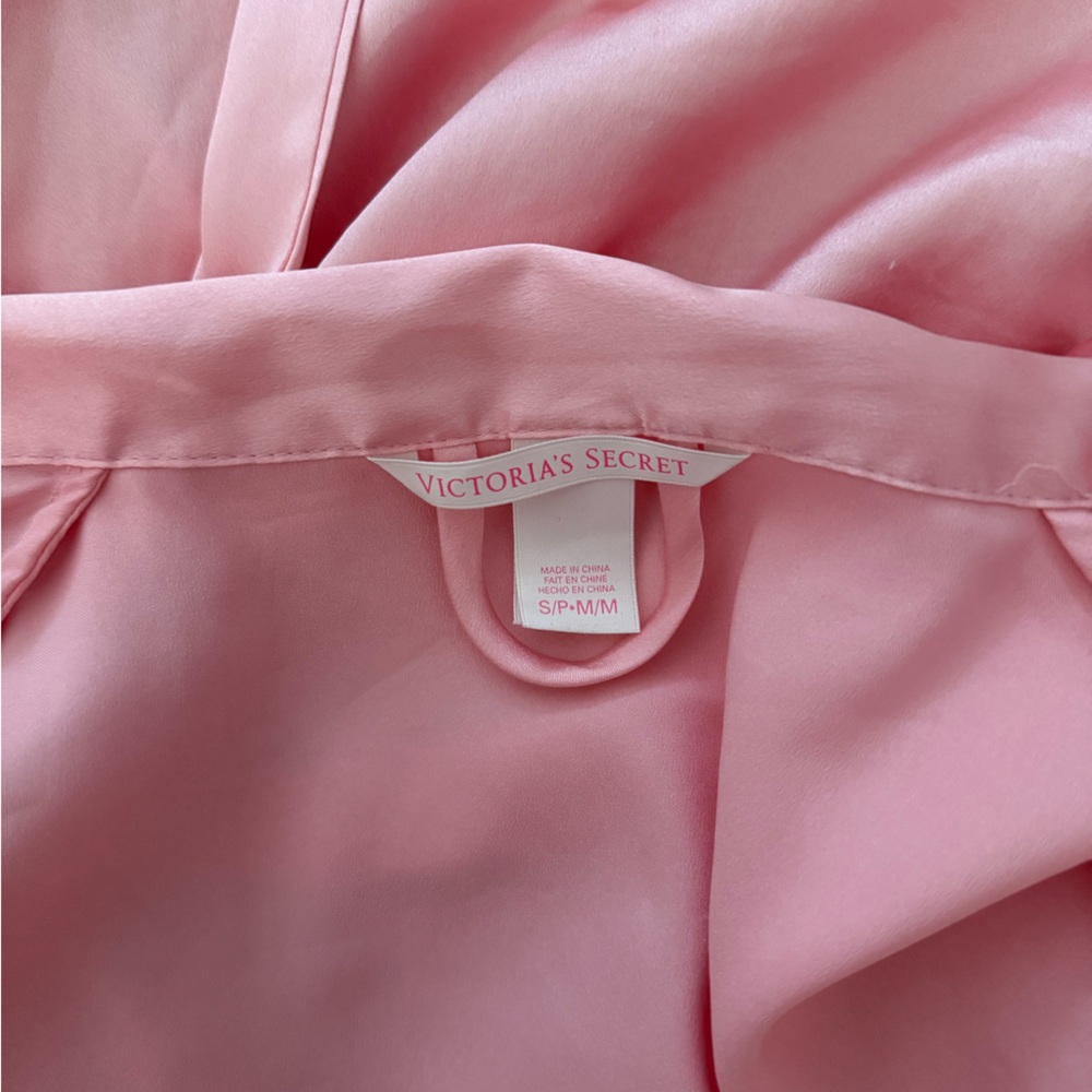 Victoria secret brand new without tag Elegant Pink Satin Robe with pockets s-m - Picture 6 of 6